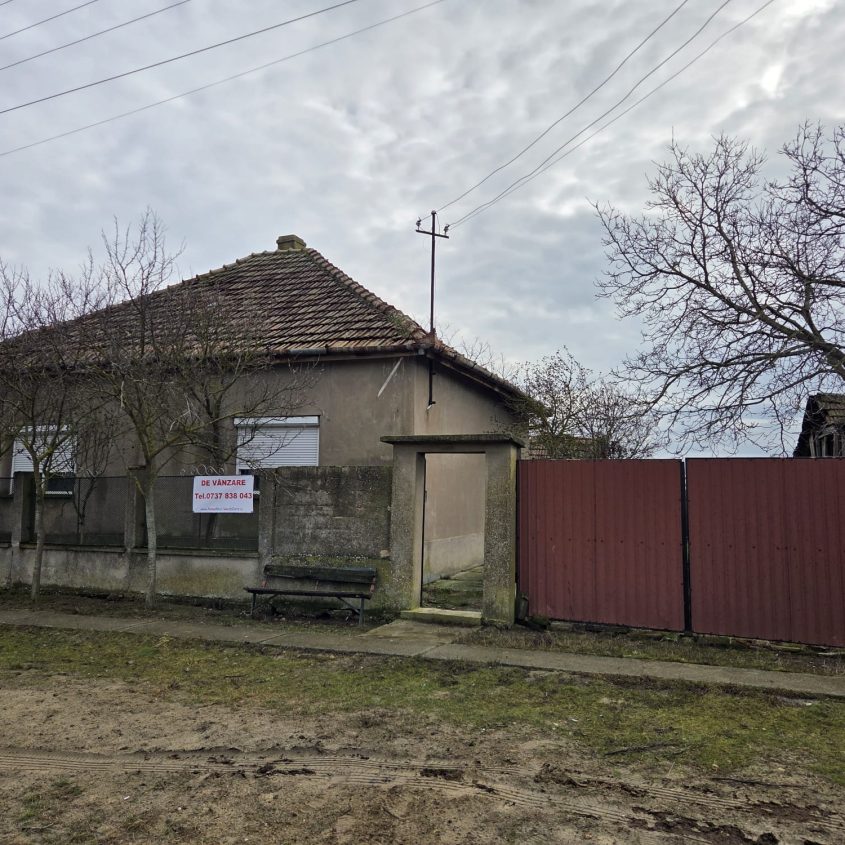 Casă de vânzare în Boiu, județul Bihor – zonă liniștită, teren generos