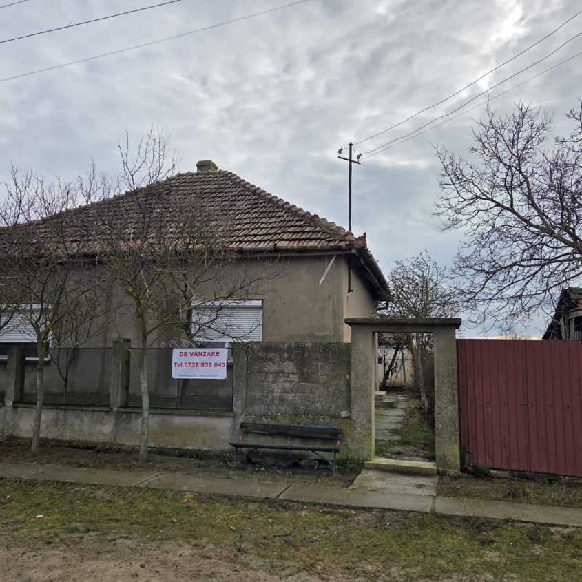 Casă de vânzare în Boiu, județul Bihor – zonă liniștită, teren generos