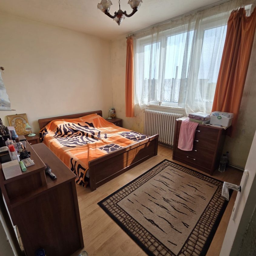 🏡 Apartament 4 camere în Salonta – Str. Republicii